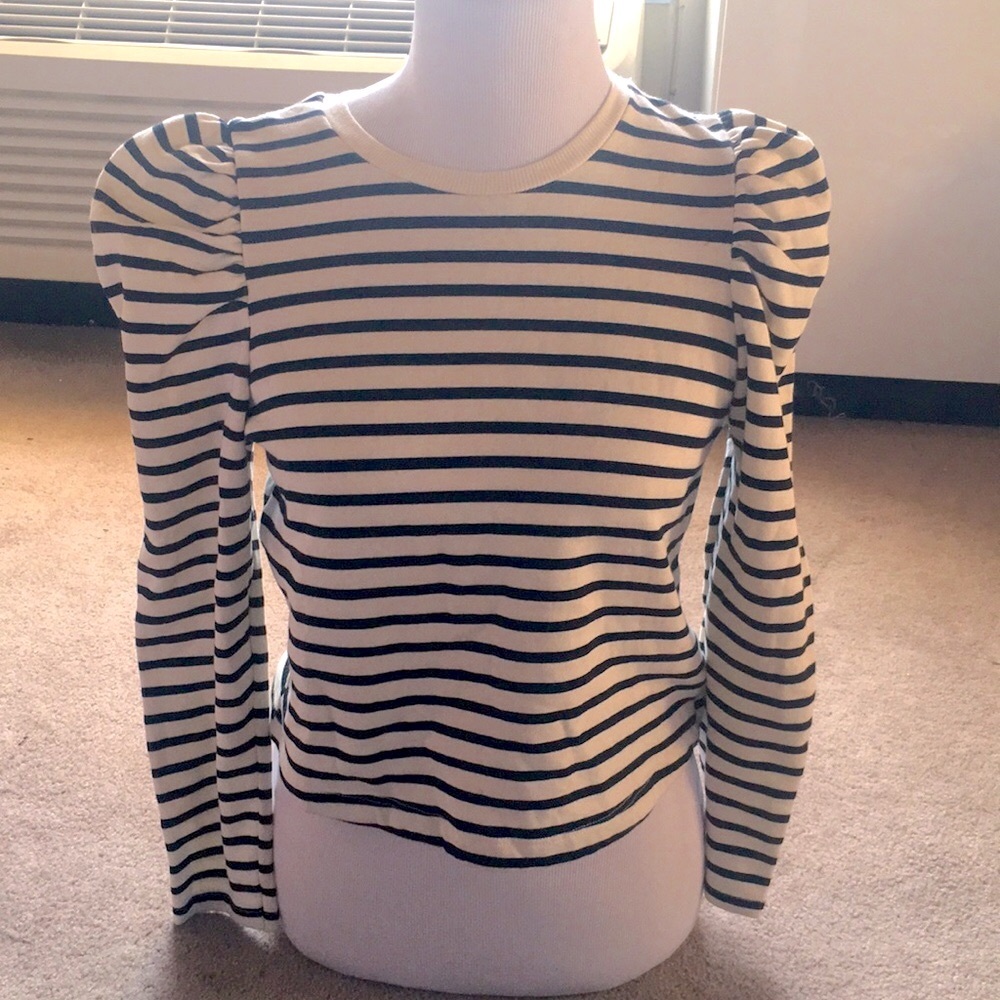 Adorable Zara Cream & Black Stripe Cropped Sweatshirt